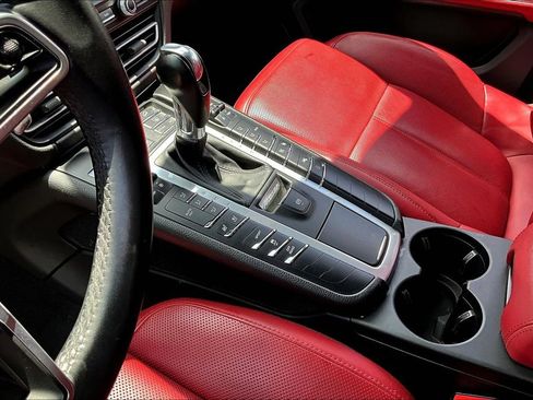 Used 2020 Porsche Macan S AWD/4WD image 18