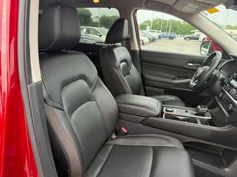 Used 2023 Nissan Pathfinder SL AWD/4WD image 12