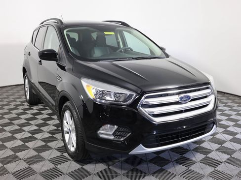 Used 2018 Ford Escape SE FWD image 3