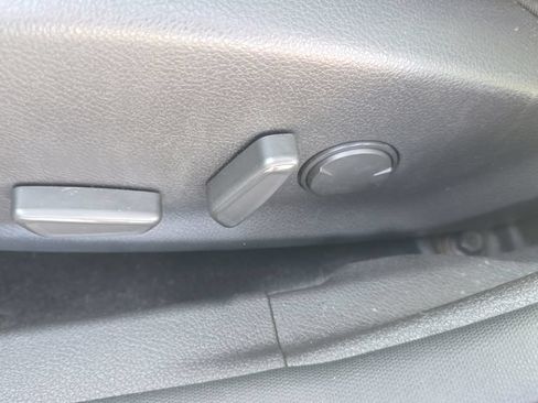 Used 2016 Ford Focus SE w/ Equipment Group 201A FWD image 16