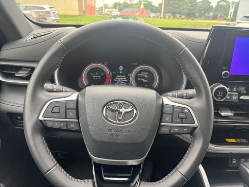Used 2025 Toyota Highlander XSE AWD/4WD image 36
