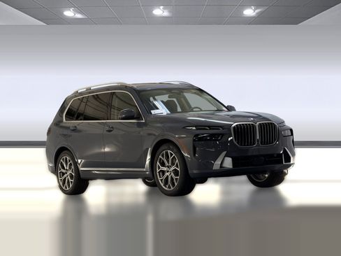 Used 2026 BMW X7 xDrive40i w/ Premium Package AWD/4WD image 7