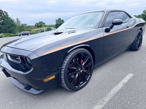 Used 2009 Dodge Challenger SRT8 w/ SRT Option Group II RWD image 3