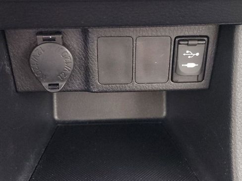 Used 2015 Toyota Corolla LE image 31