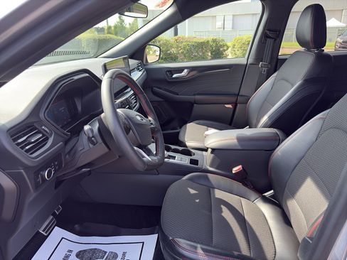 Used 2024 Ford Escape ST-Line w/ Tech Pack #1 AWD/4WD image 9