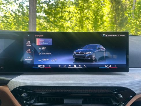 Certified 2025 BMW 330i Sedan image 36