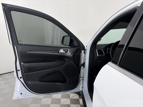 Used 2019 Jeep Grand Cherokee Limited w/ Trailer Tow Group IV AWD/4WD image 10