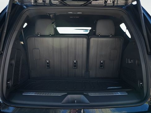 New 2026 GMC Yukon Denali w/ Denali Reserve Package AWD/4WD image 8