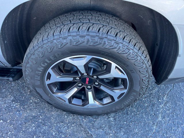 Used 2025 GMC Yukon AT4 Ultimate w/ LPO, Floor Liner Package AWD/4WD image 29