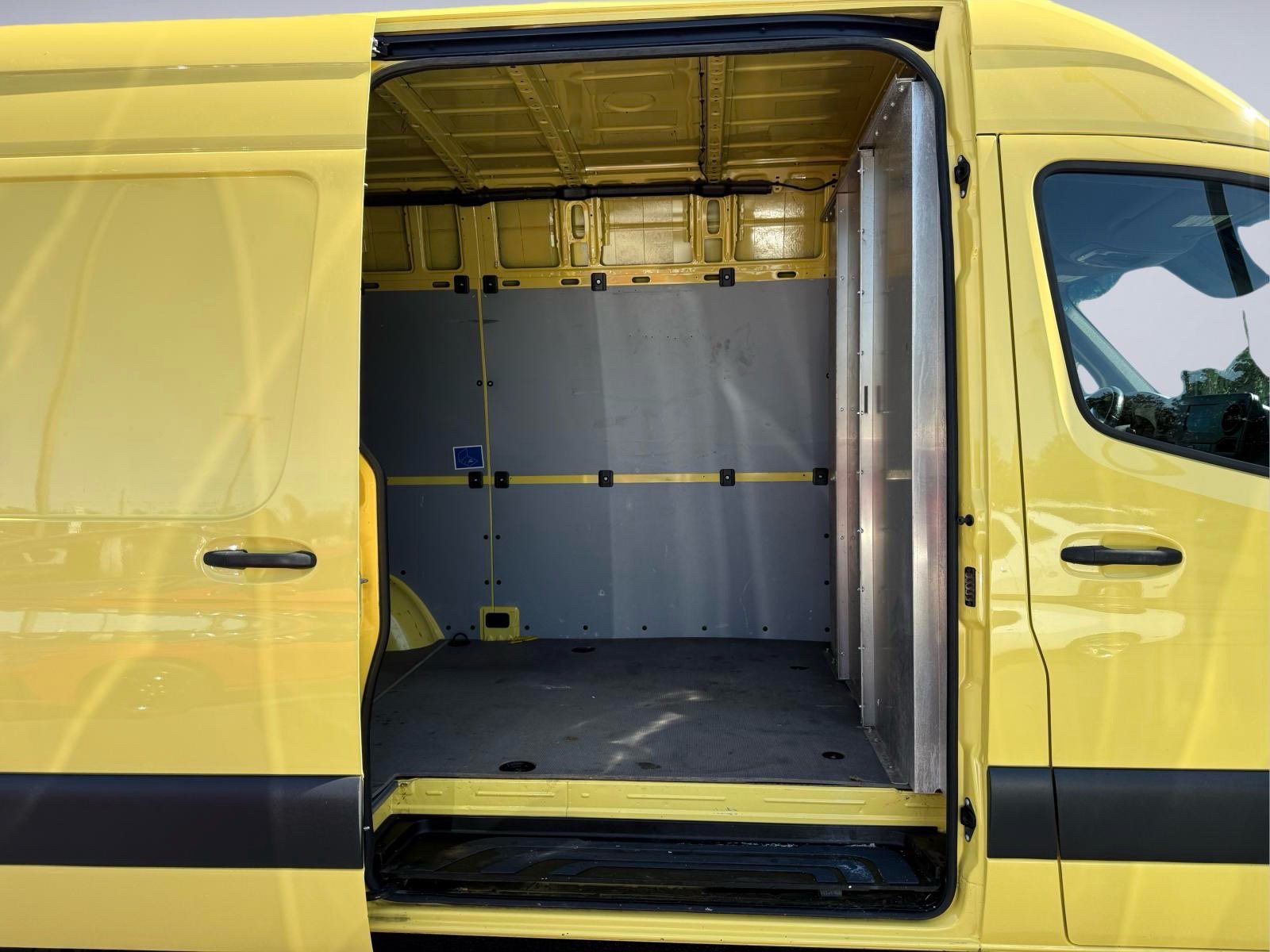 Used 2021 Mercedes-Benz Sprinter 1500 image 11