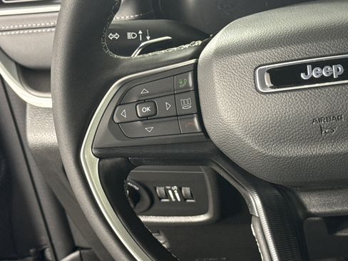 New 2025 Jeep Grand Cherokee Laredo X w/ Luxury Tech Group I image 17