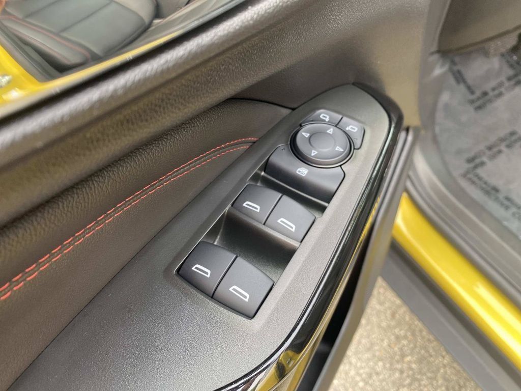 Used 2025 Chevrolet Trax RS w/ Driver Confidence Package FWD image 17