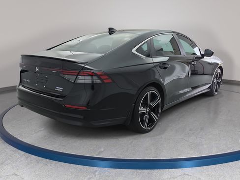 Used 2025 Honda Accord Sport image 5