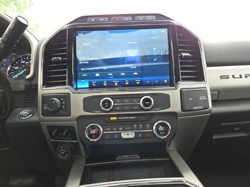 Used 2022 Ford F350 Lariat w/ Tremor Off-Road Package AWD/4WD image 31
