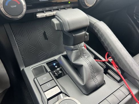 Used 2025 Toyota 4Runner SR5 AWD/4WD image 26