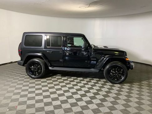 Used 2023 Jeep Wrangler Unlimited Sahara AWD/4WD image 5