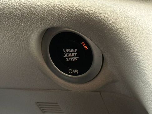 Used 2022 Chrysler Pacifica Touring-L w/ Uconnect Theater Family Group FWD image 50
