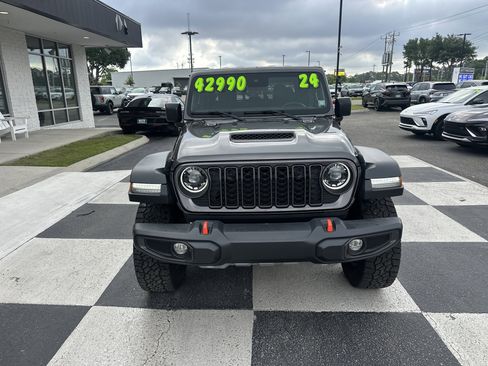 Used 2024 Jeep Gladiator Mojave w/ Safety Group AWD/4WD image 2