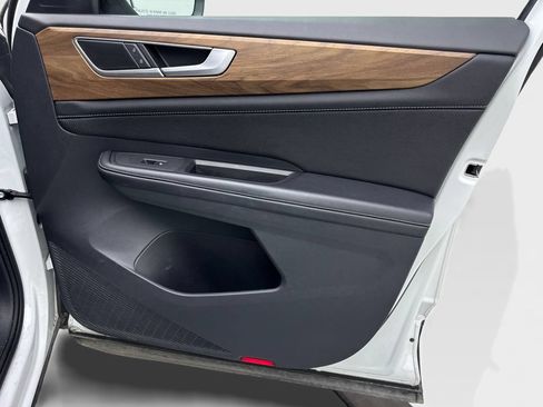 Used 2024 Volkswagen Atlas SE w/ Panoramic Sunroof Package FWD image 51
