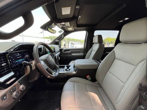 New 2026 Chevrolet Silverado 3500 LTZ w/ LTZ Premium Package AWD/4WD image 13