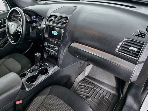 Used 2018 Ford Explorer XLT w/ Equipment Group 201A FWD image 30
