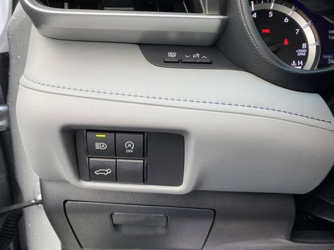 Used 2024 Toyota Highlander LE image 18