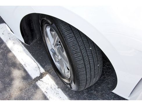 Certified 2026 Hyundai Elantra SE FWD image 33