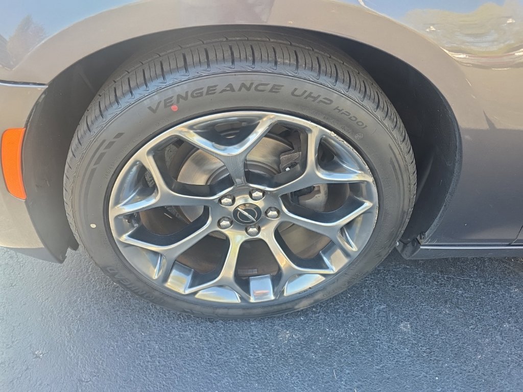 Used 2016 Chrysler 300 S w/ 300S Premium Group RWD image 9