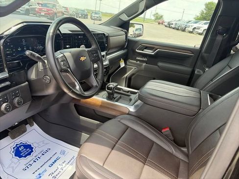 Used 2025 Chevrolet Silverado 1500 High Country AWD/4WD image 16