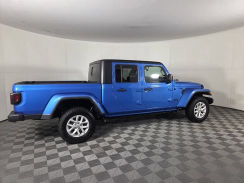 Used 2023 Jeep Gladiator Sport AWD/4WD image 4