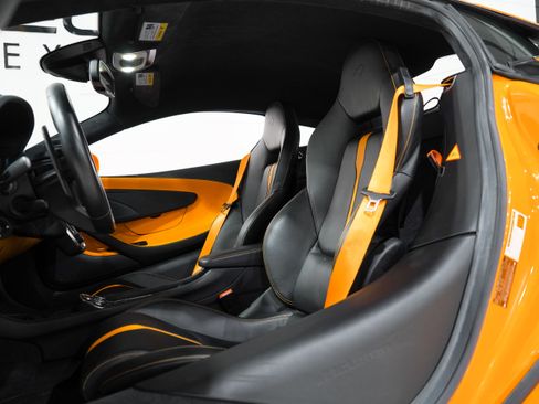 Used 2017 McLaren 570S Coupe RWD image 9