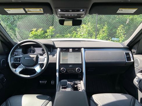 Certified 2025 Land Rover Discovery Dynamic SE image 18