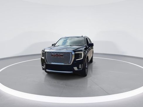 Used 2022 GMC Yukon XL Denali w/ Denali Premium Package AWD/4WD image 4