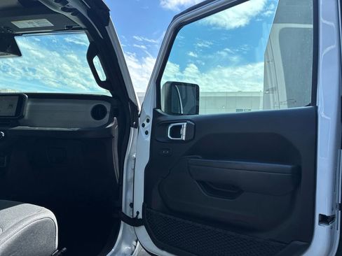 Used 2025 Jeep Wrangler Unlimited Rubicon AWD/4WD image 20