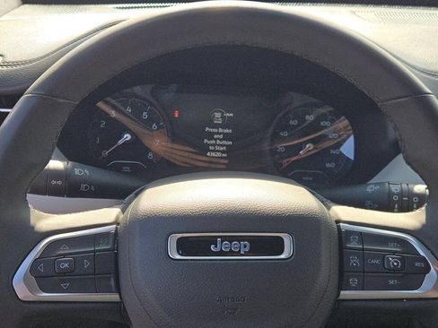 Certified 2025 Jeep Compass Limited AWD/4WD image 36