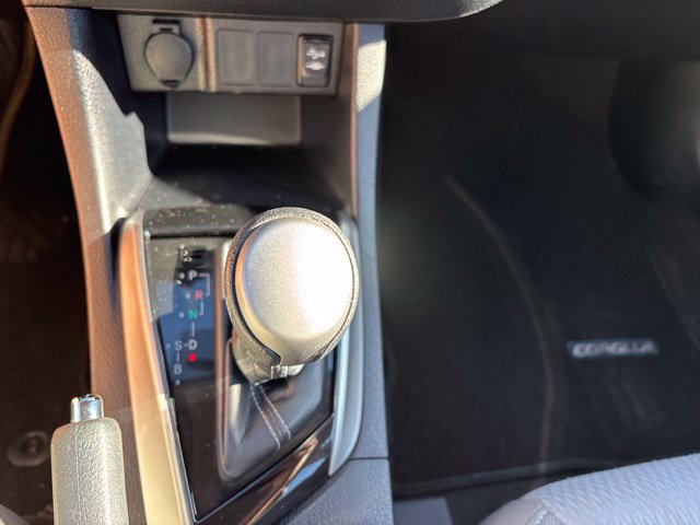 Used 2016 Toyota Corolla LE FWD image 12