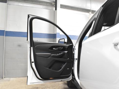 Used 2022 Chevrolet Traverse RS FWD image 14