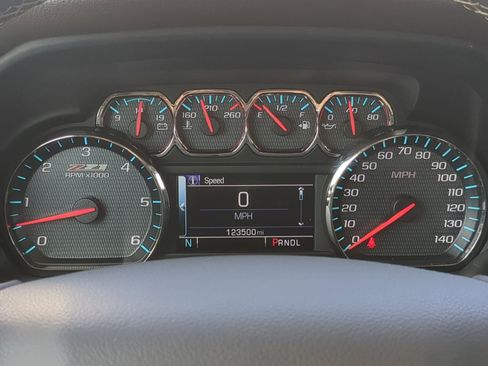 Used 2018 Chevrolet Silverado 1500 LTZ Z71 image 32