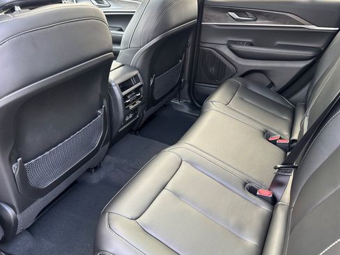 New 2025 Jeep Grand Cherokee Limited w/ Black Appearance Package image 14