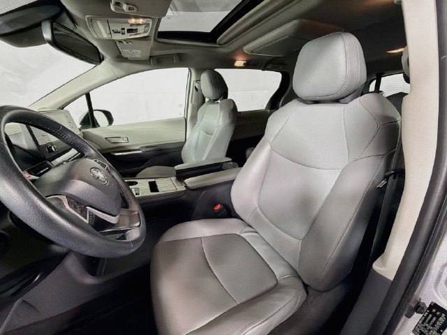Used 2022 Toyota Sienna XLE w/ XLE Plus Package FWD image 29