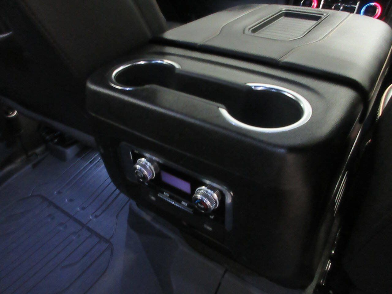 Used 2024 GMC Yukon AT4 w/ Technology Package AWD/4WD image 28