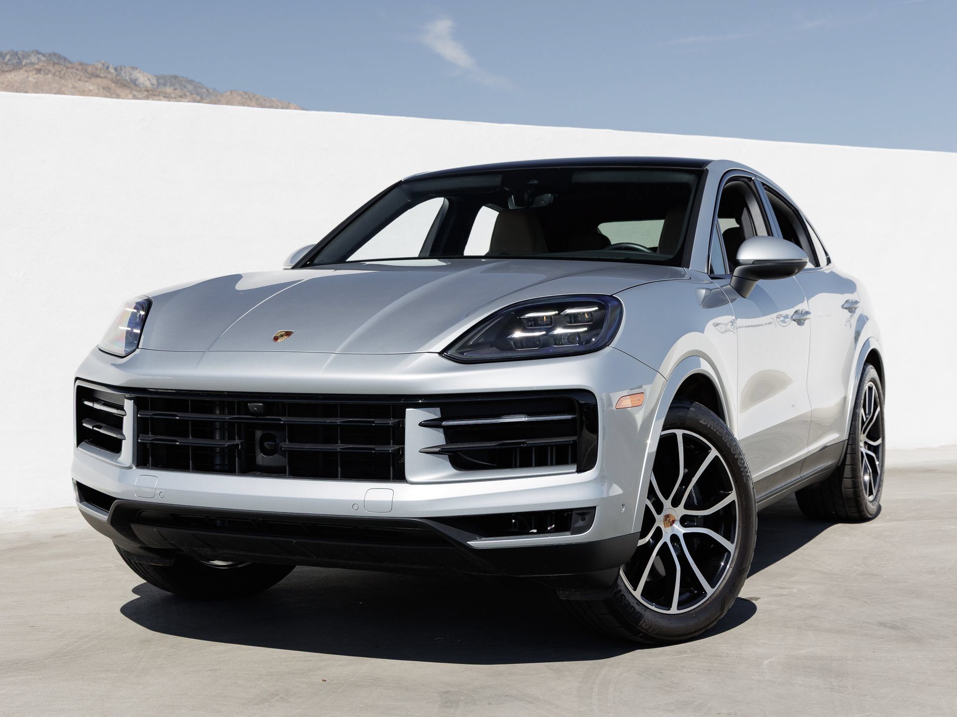 Certified 2025 Porsche Cayenne Coupe AWD/4WD image 1