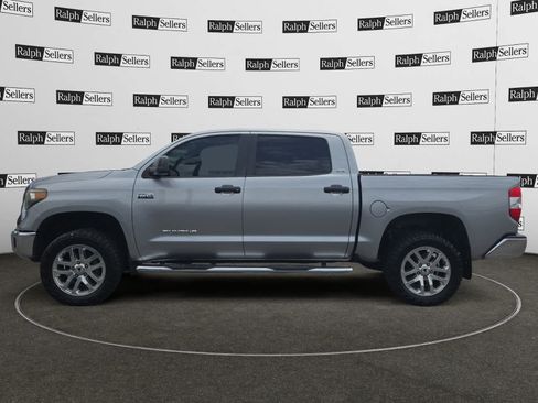 Used 2018 Toyota Tundra SR5 w/ SR5 Upgrade Package AWD/4WD image 2
