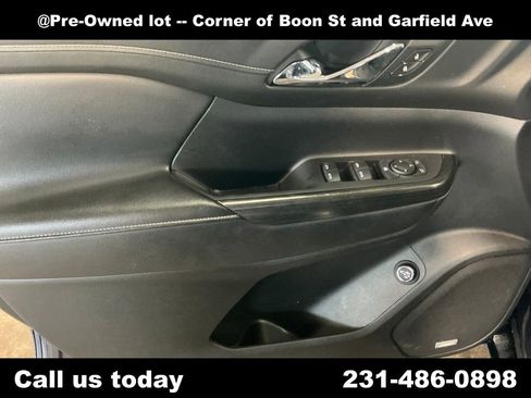 Used 2019 GMC Acadia SLT AWD/4WD image 15