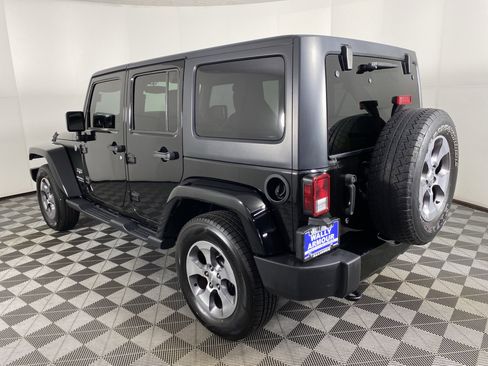 Used 2017 Jeep Wrangler Unlimited Sahara w/ Dual Top Group AWD/4WD image 8