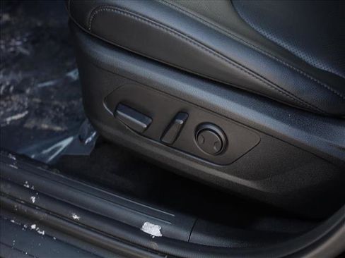 Used 2025 Kia Sportage EX image 8