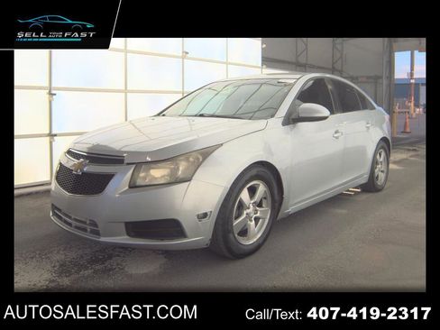 Used 2013 Chevrolet Cruze LT FWD image 1
