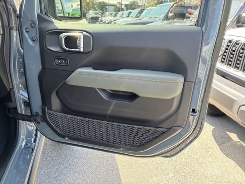 New 2026 Jeep Gladiator Mojave image 32