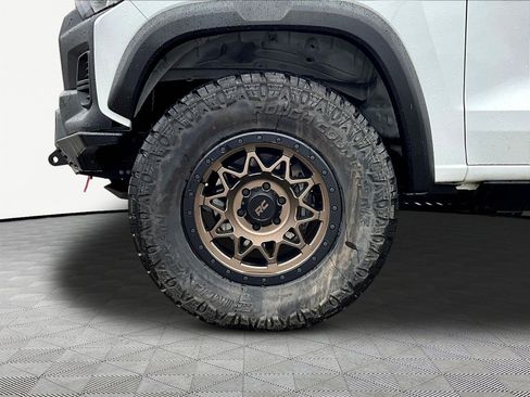 Used 2025 Chevrolet Colorado Trail Boss AWD/4WD image 33
