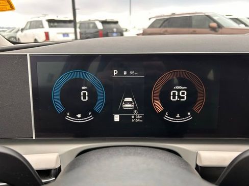 Used 2025 Hyundai Tucson SE image 19